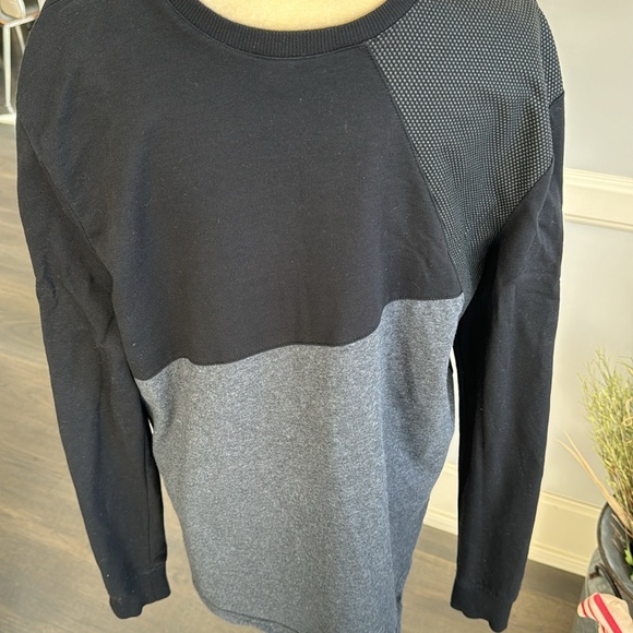 Pierre Cardin Mens Lightweight Sweater (M) and Crossbody bag. Comes as a set. - Picture 5 of 16